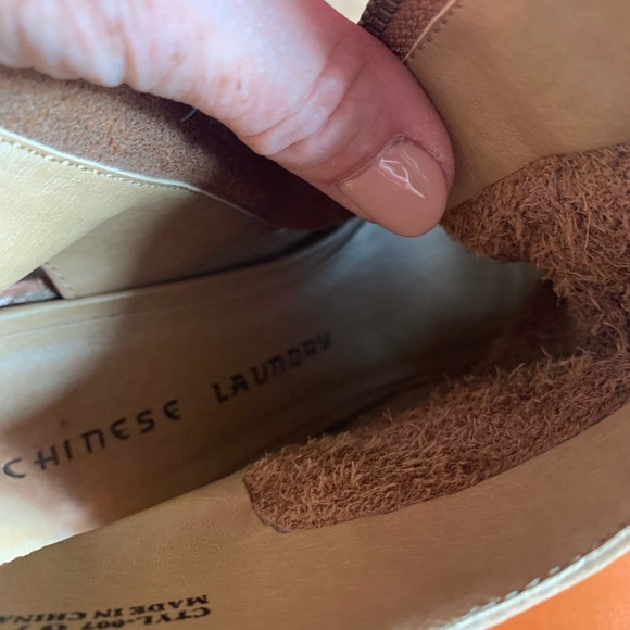 Size 8 - Chinese Laundry Calvin Booties - Picture 5 of 10